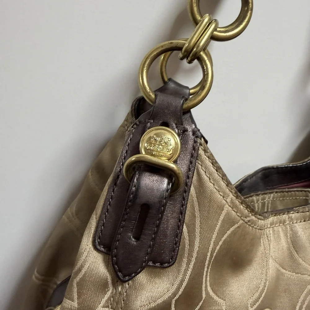 Coach Mia Maggie Hobo Shoulder Bag / Purse 16153 Horse Carriage Hang Tab